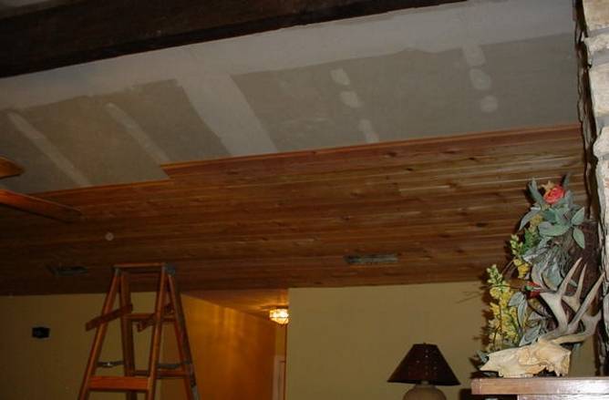 Применение ламината для отделки потолка