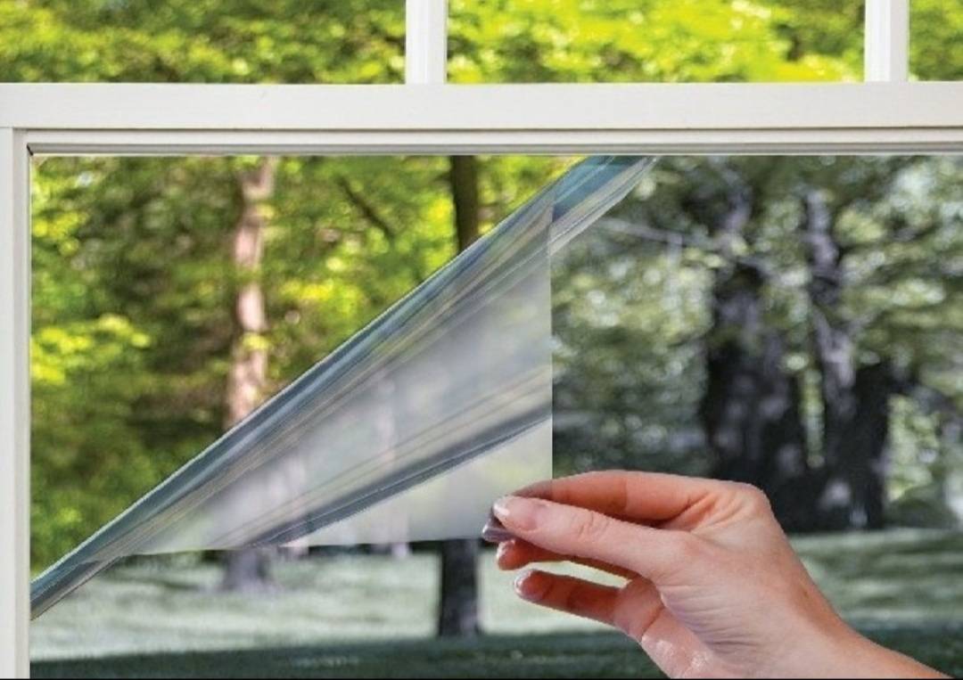 Как снять солнцезащитную пленку со стекла если она прилипла при помощи фена