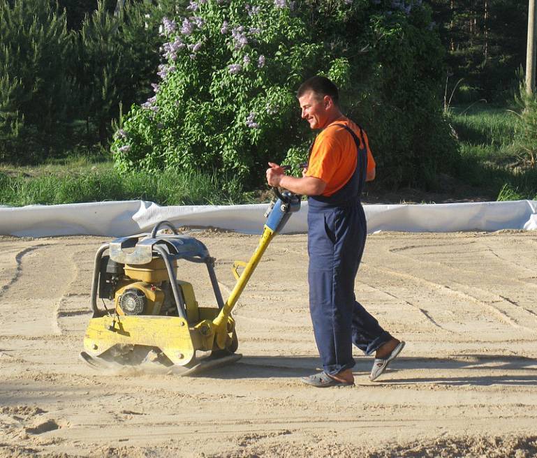 Как трамбовать песок без виброплиты • evdiral.ru