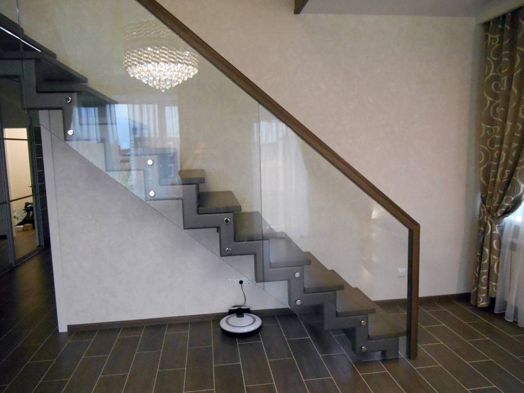 Какую лестницу лучше сделать на второй этаж - всё о лестницах