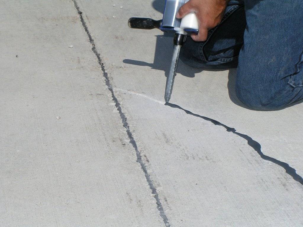 Способы избавления от повреждений стяжки пола из бетона своими силами