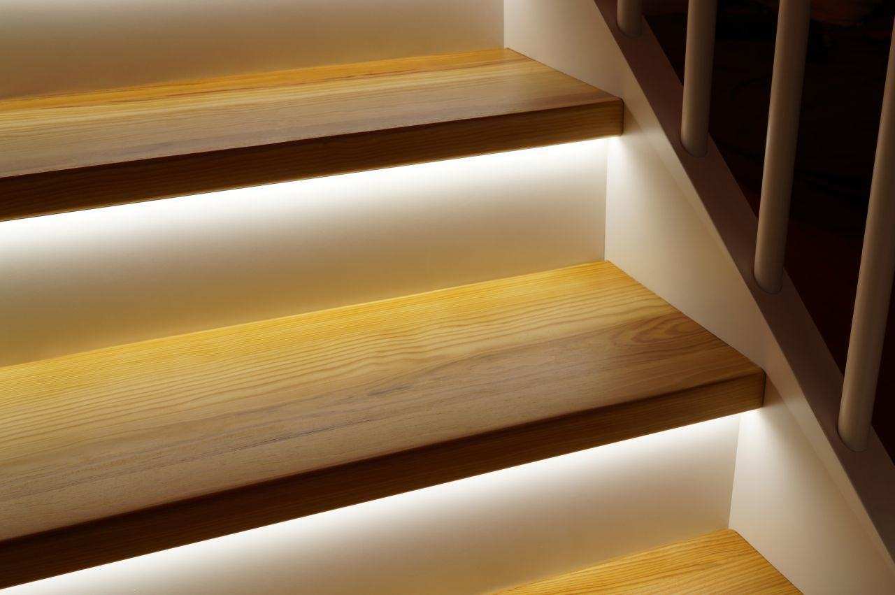 Основные варианты освещения лестницы в доме и критерии выбора (+58 фото)