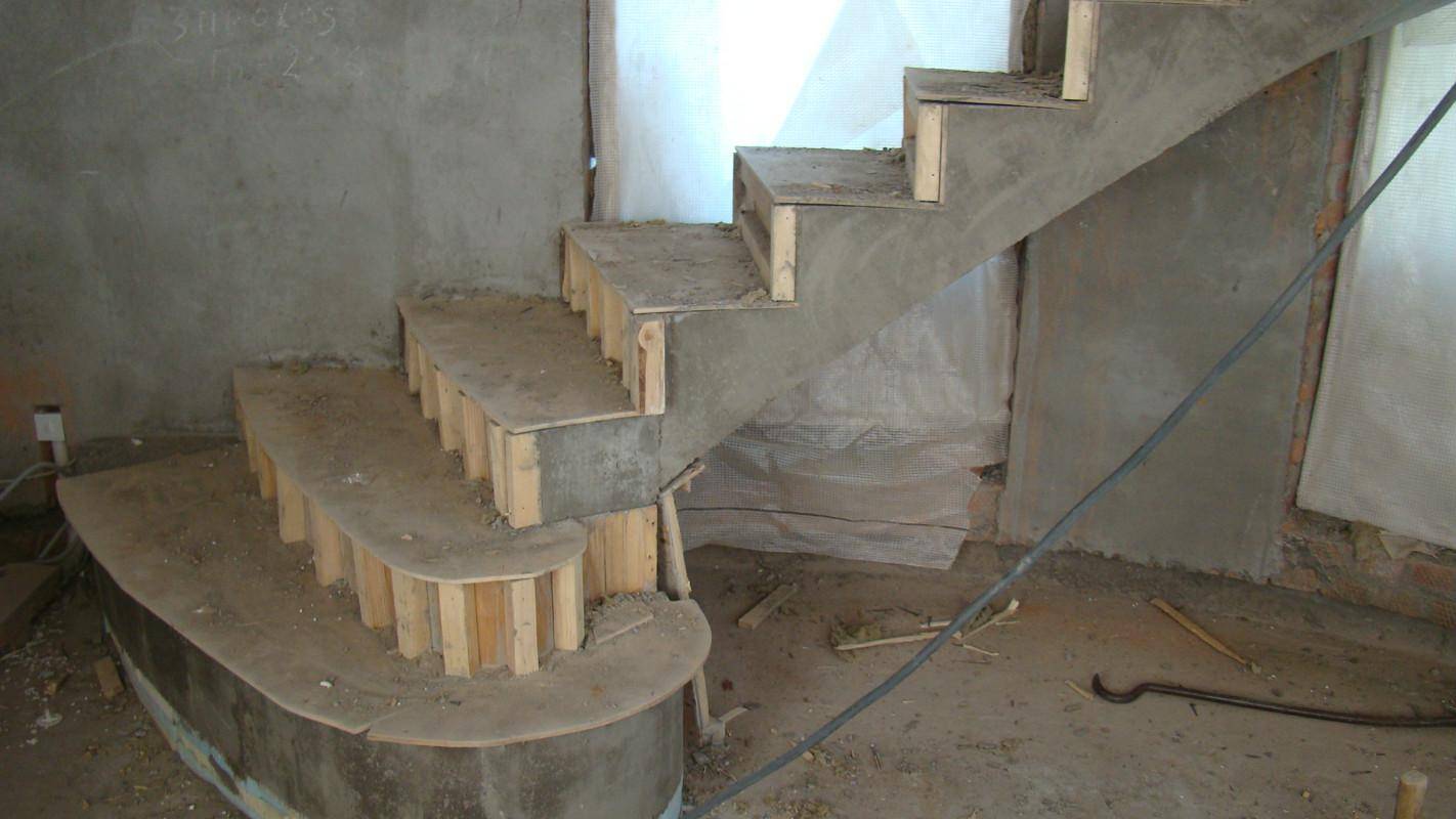 Как сделать бетонную лестницу на второй этаж в частном доме своими руками: пошаговая инструкция