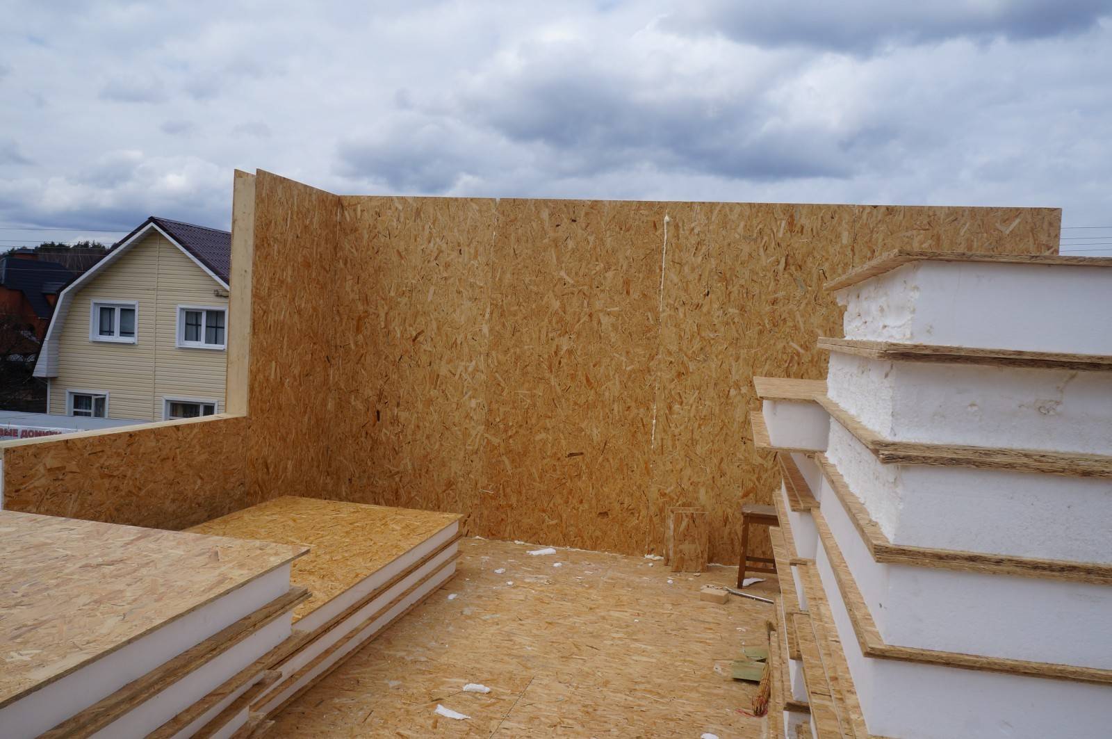 Бесфундаментное строительство — можно ли строить дом без фундамента