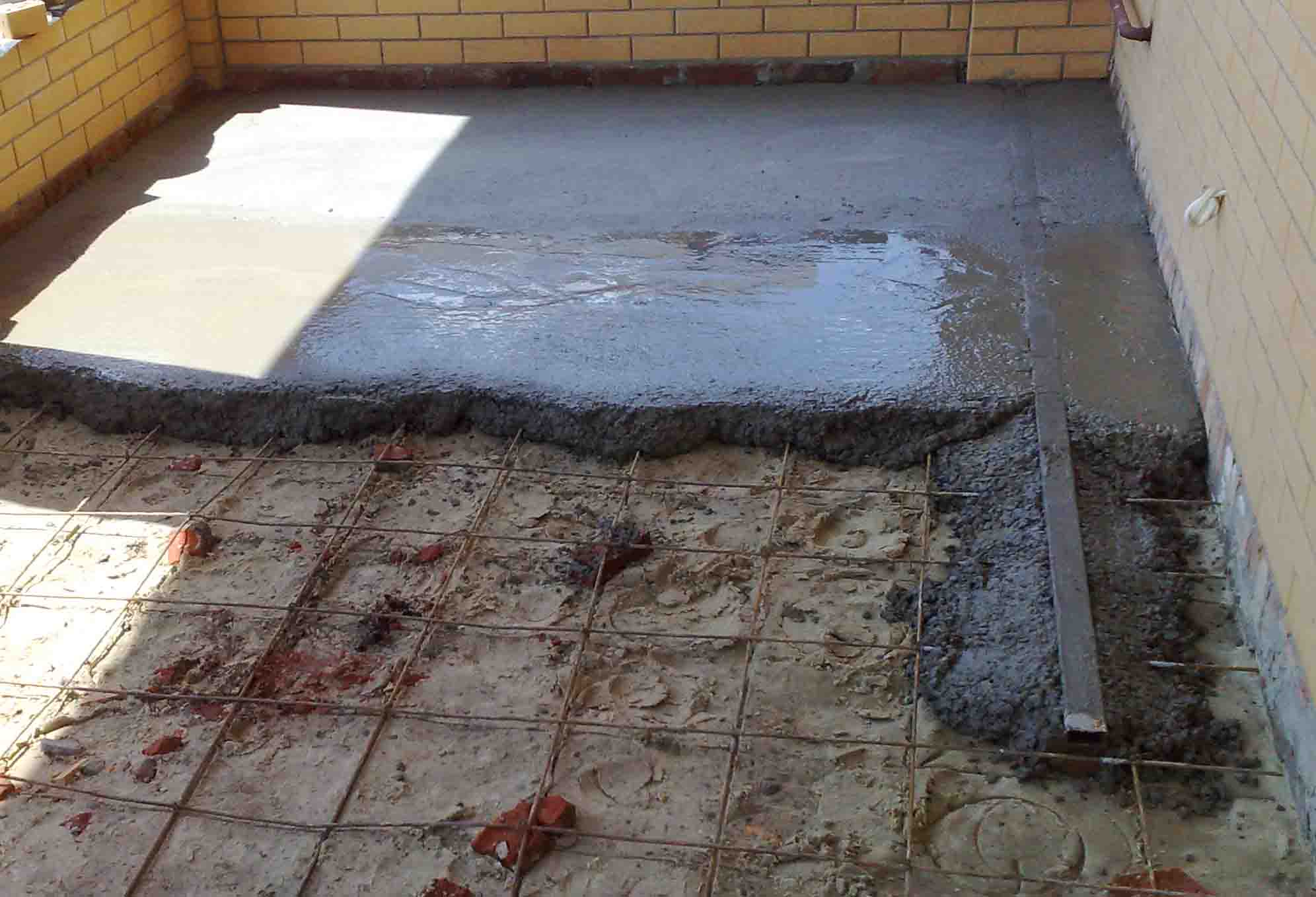 Как сделать бетонную стяжку пола своими руками?