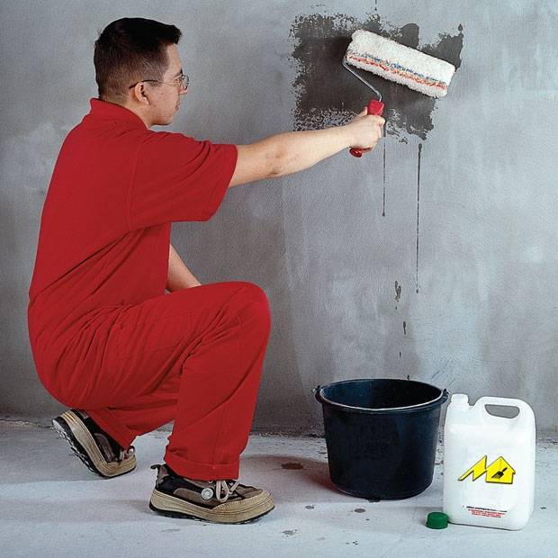 Чем лучше грунтовать стены под штукатурку: какую выбрать для обработки бетонной