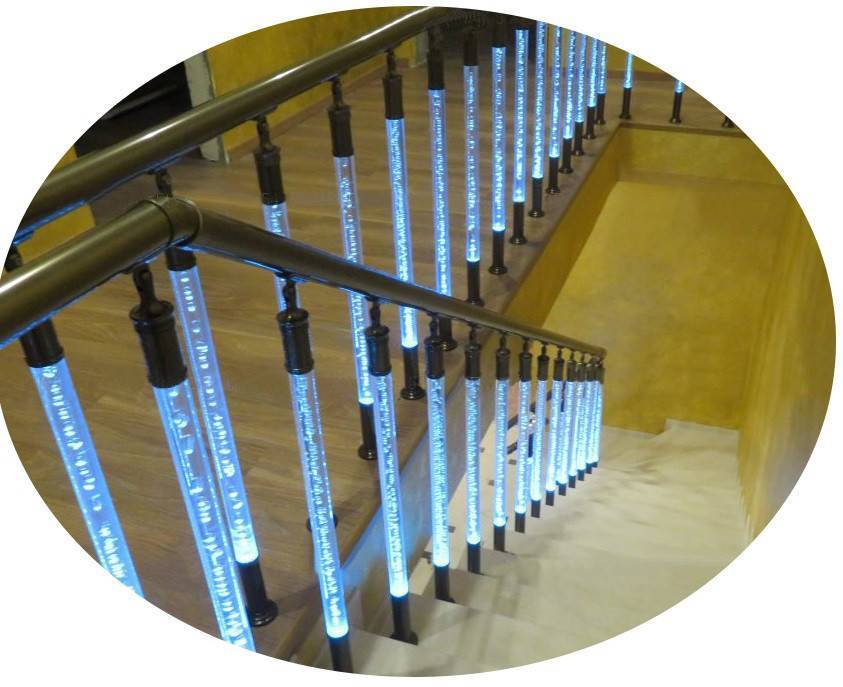 Ограждения из стекла для лестниц: какие существуют варианты
