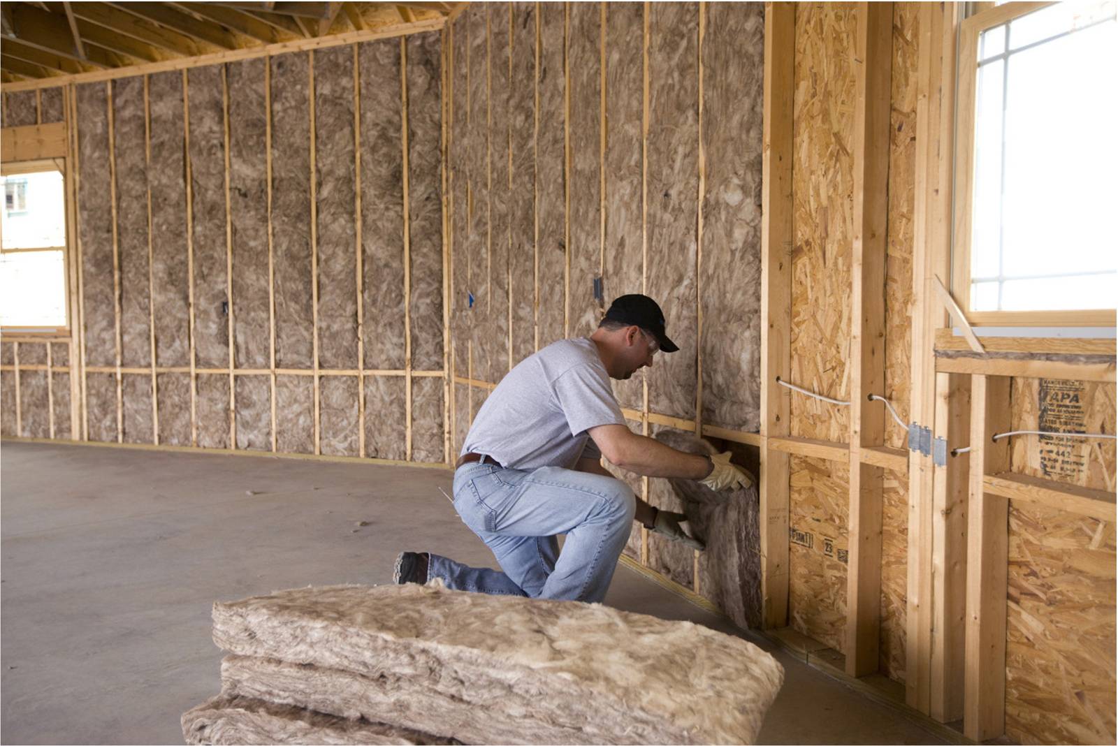 Утепление деревянных стен изнутри в деревянном доме