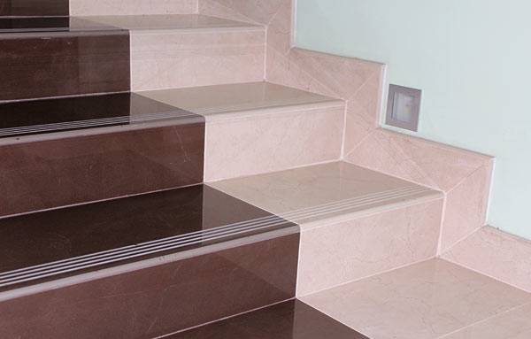 Изготовление лестниц со ступенями из керамогранита 1200х300 мм, выбор конструкции и ее особенности