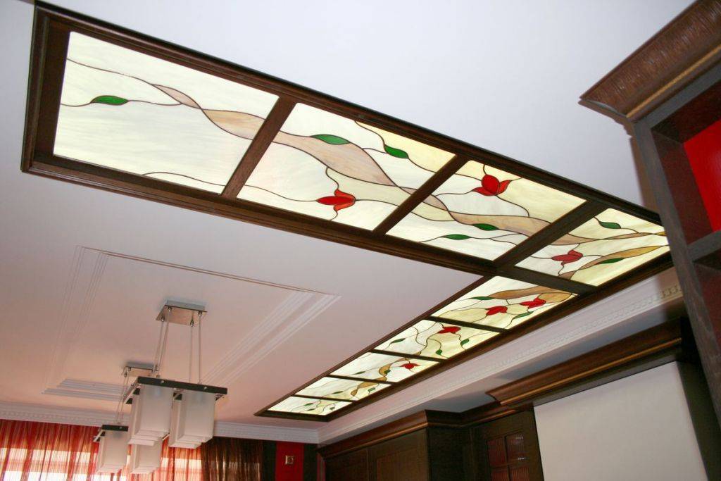 Стеклянный подвесной потолок - эстетично и привлекательно
