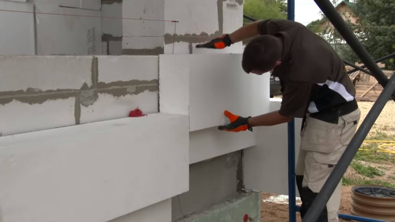 Технология утепления стен дома пенопластом снаружи своими руками