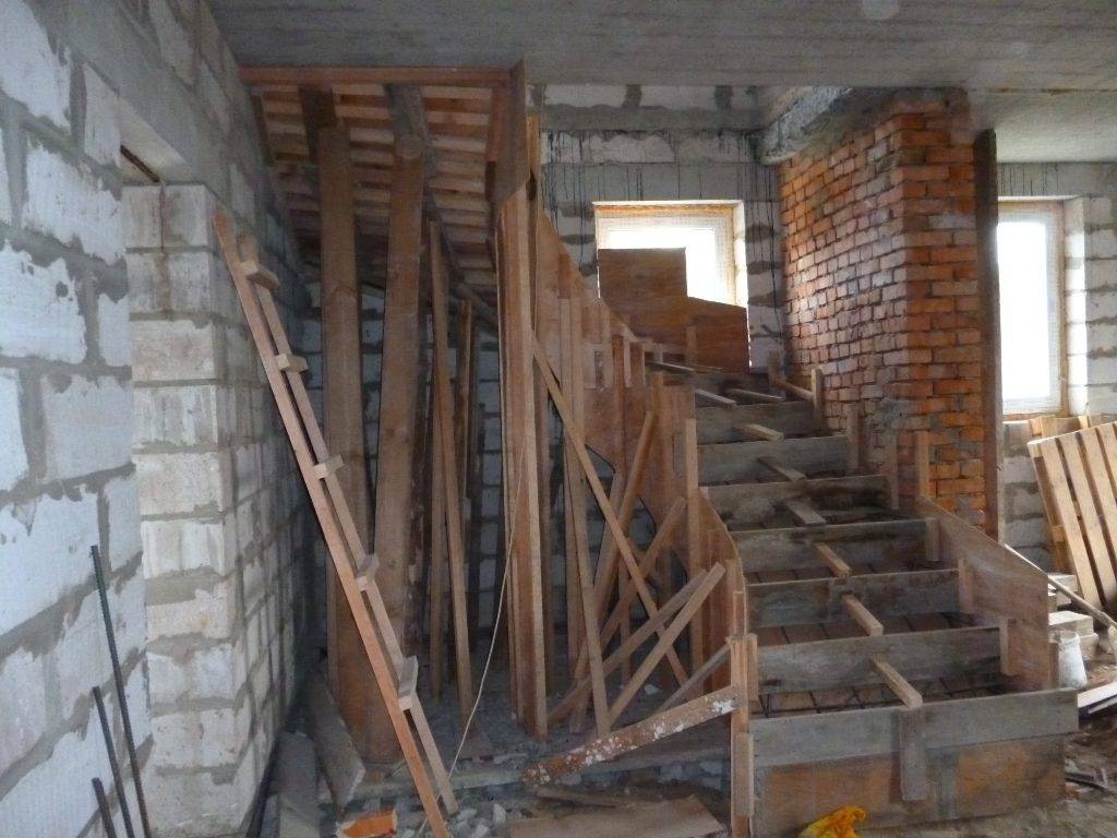 Бетонные лестницы на второй этаж в частном доме своими руками