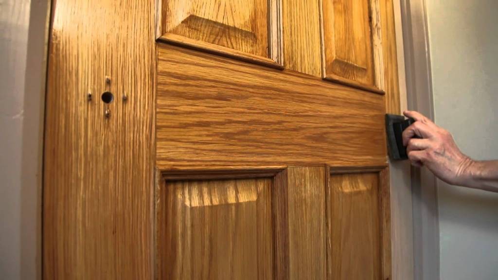 Каким лаком покрыть деревянные двери? - папа карло
