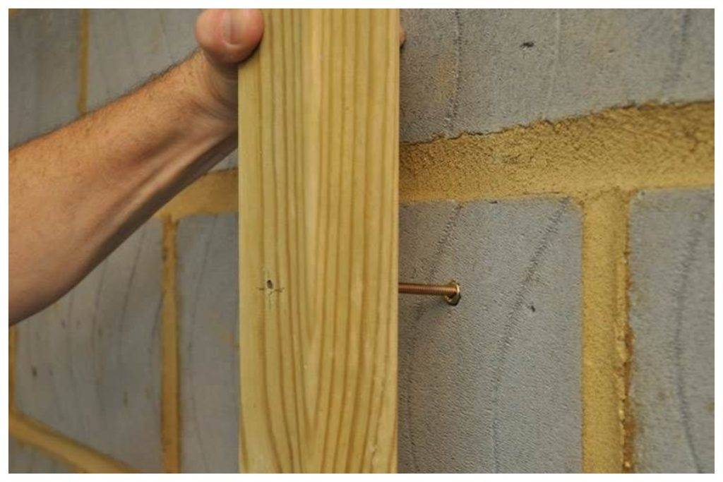 Крепление деревянного бруска к бетонной стене - строительство просто