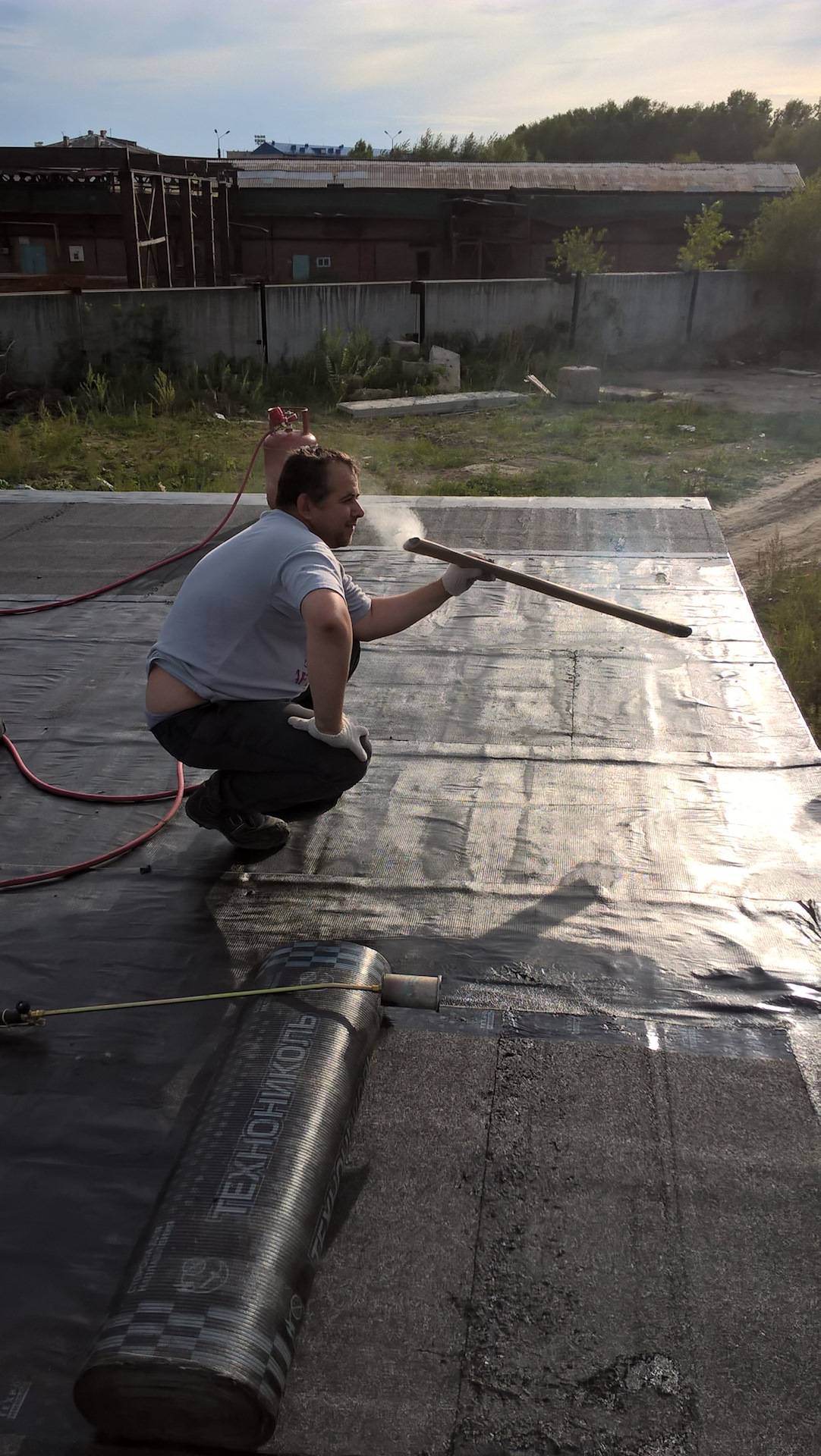  покрыть крышу гаража из бетонных плит - фото