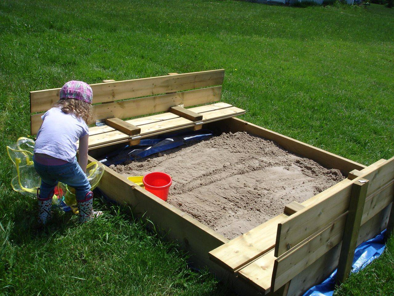 Как сделать деревянную детскую песочницу с крышкой своими руками, чертежи, схемы и фото
