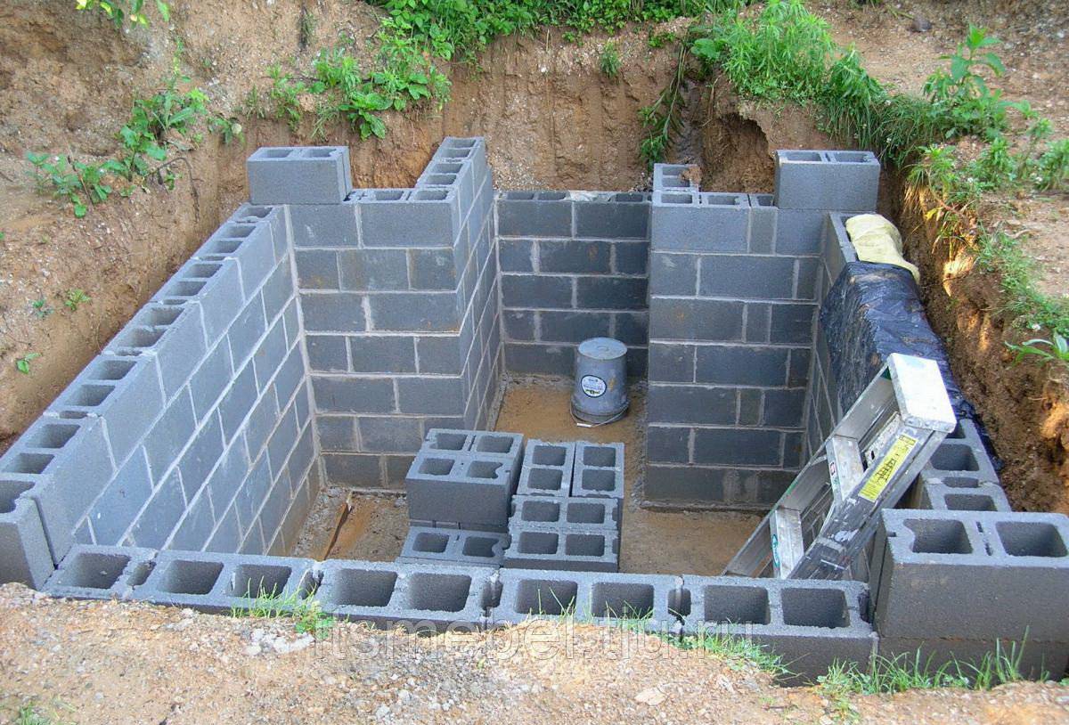 Можно ли построить подвал из бетонных блоков и как это сделать?