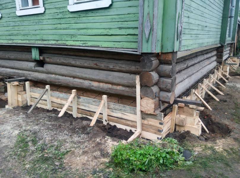 Методики ремонта и замены ленточного фундамента под деревянным домом