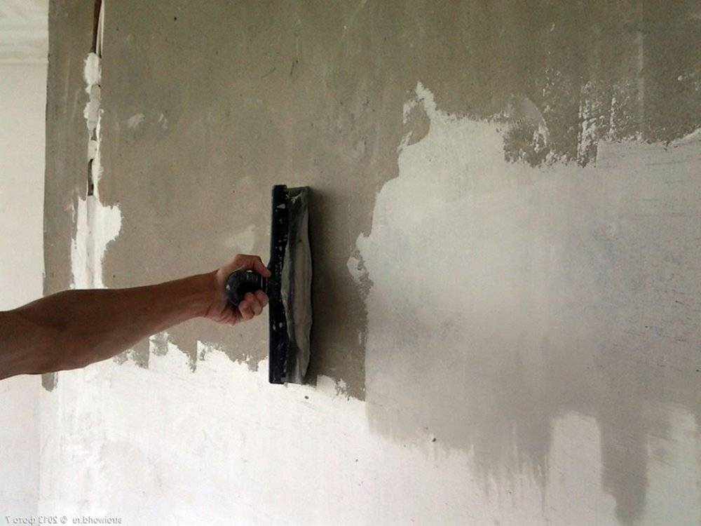 Выравнивание стен в квартире своими руками: как самостоятельно правильно ровнять неровные бетонные, кирпичные или стены в панельном доме по горизонтали или другими способами выравнивания