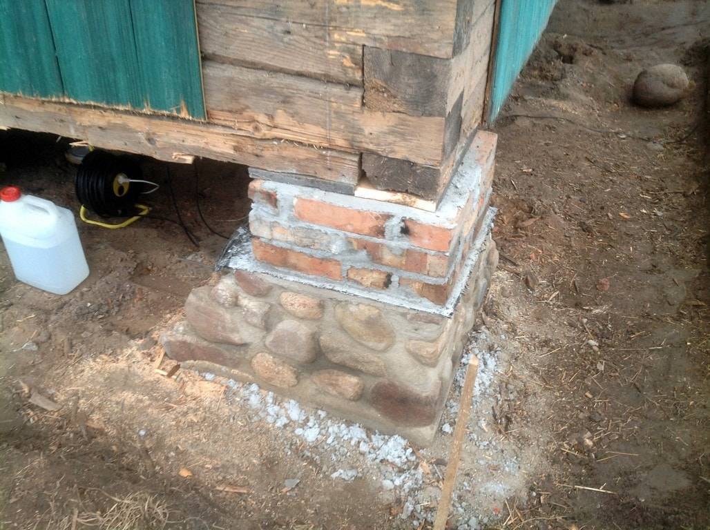 Спасение старого деревянного дома: ремонт или замена фундамента