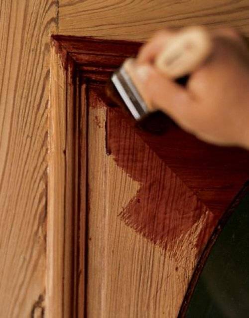 Как обновить лаковое покрытие двери