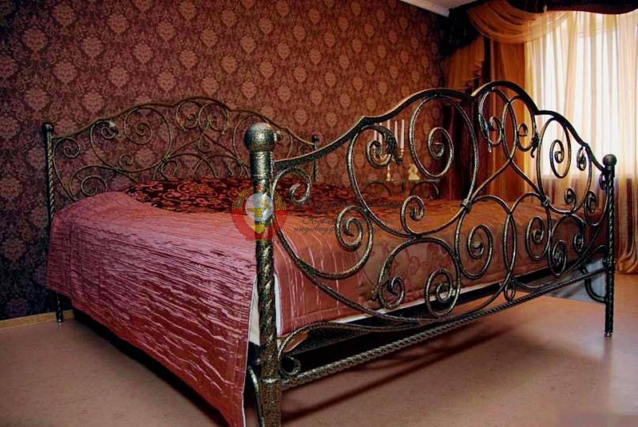 Кованая кровать в интерьере, как правильно выбрать форму и дизайн