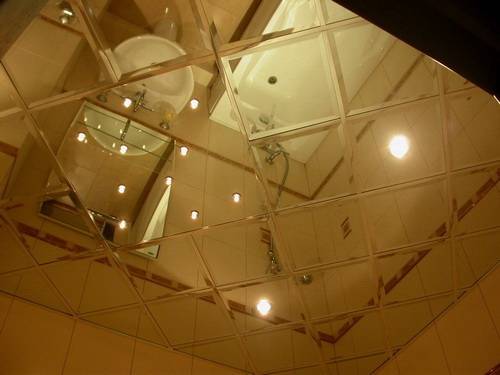 Эксклюзивные интерьеры с зеркальным потолком