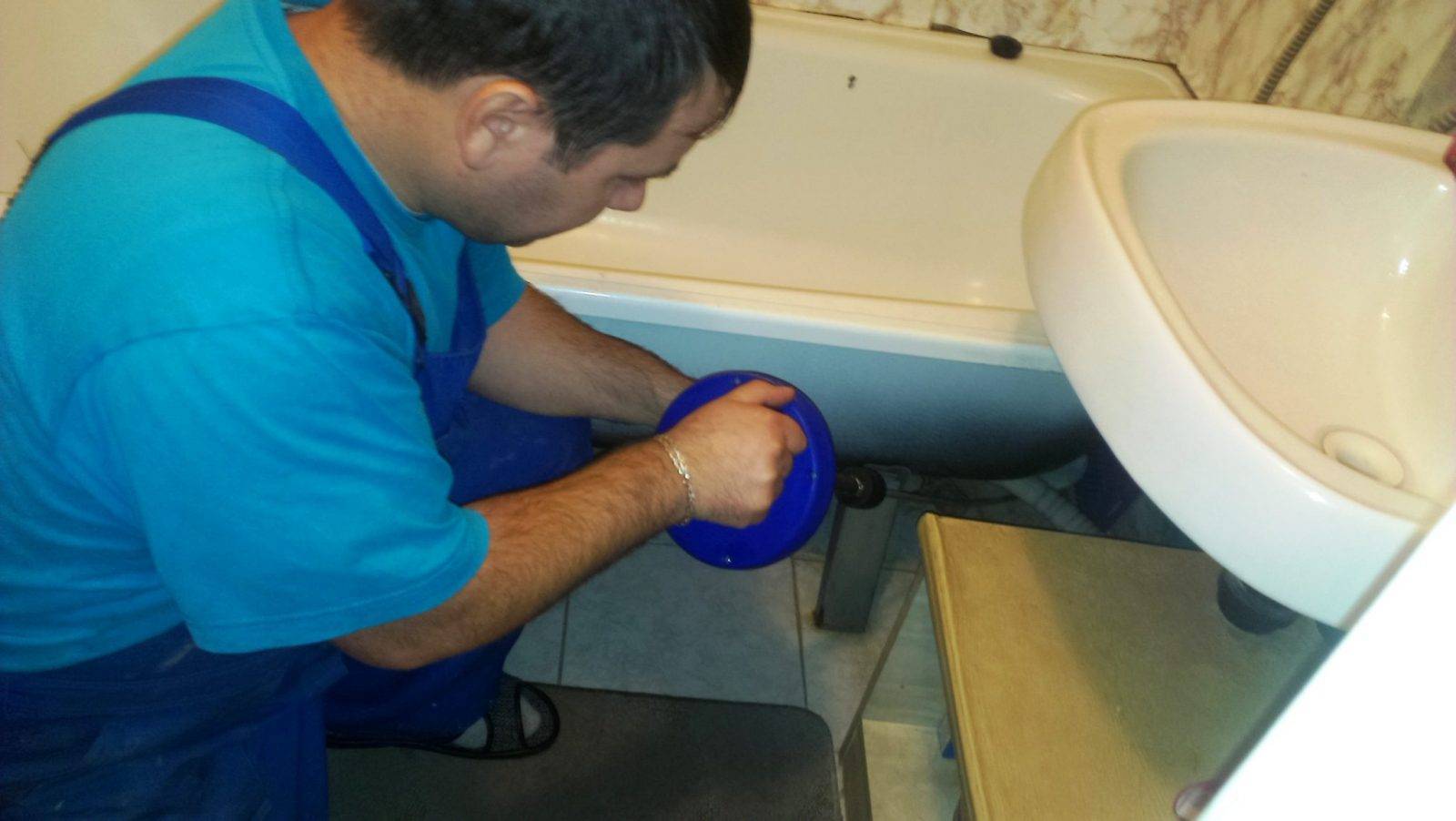Как и чем прочистить канализационные трубы в частном доме - проверенные методы и способы чистки
