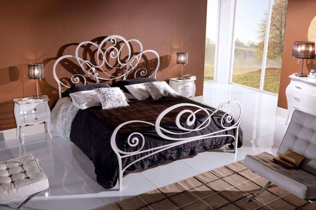 Кованые кровати: фото, преимущества, конструкция