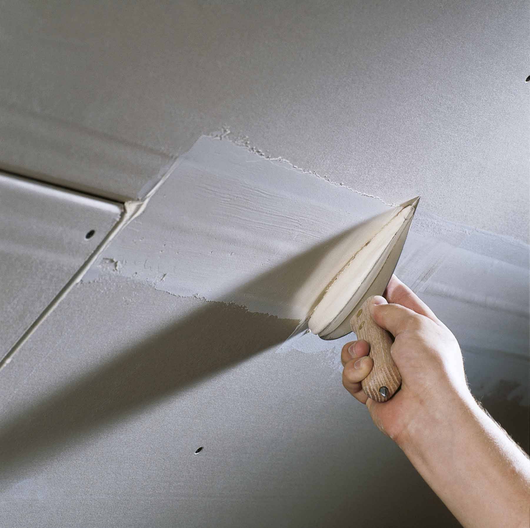 Как шпаклевать гипсокартонный потолок: детальная инструкция