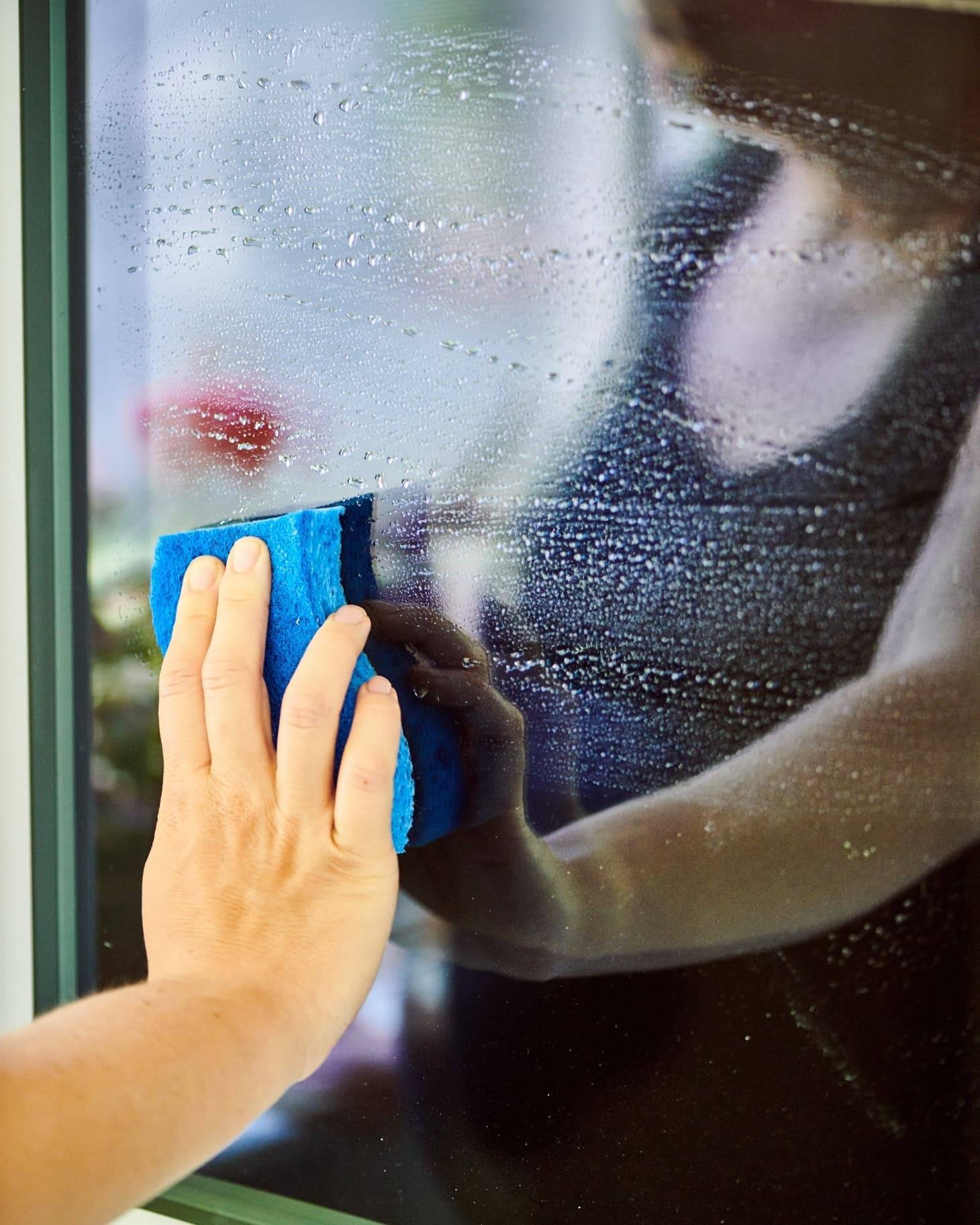 Чем мыть окна в домашних условиях без разводов