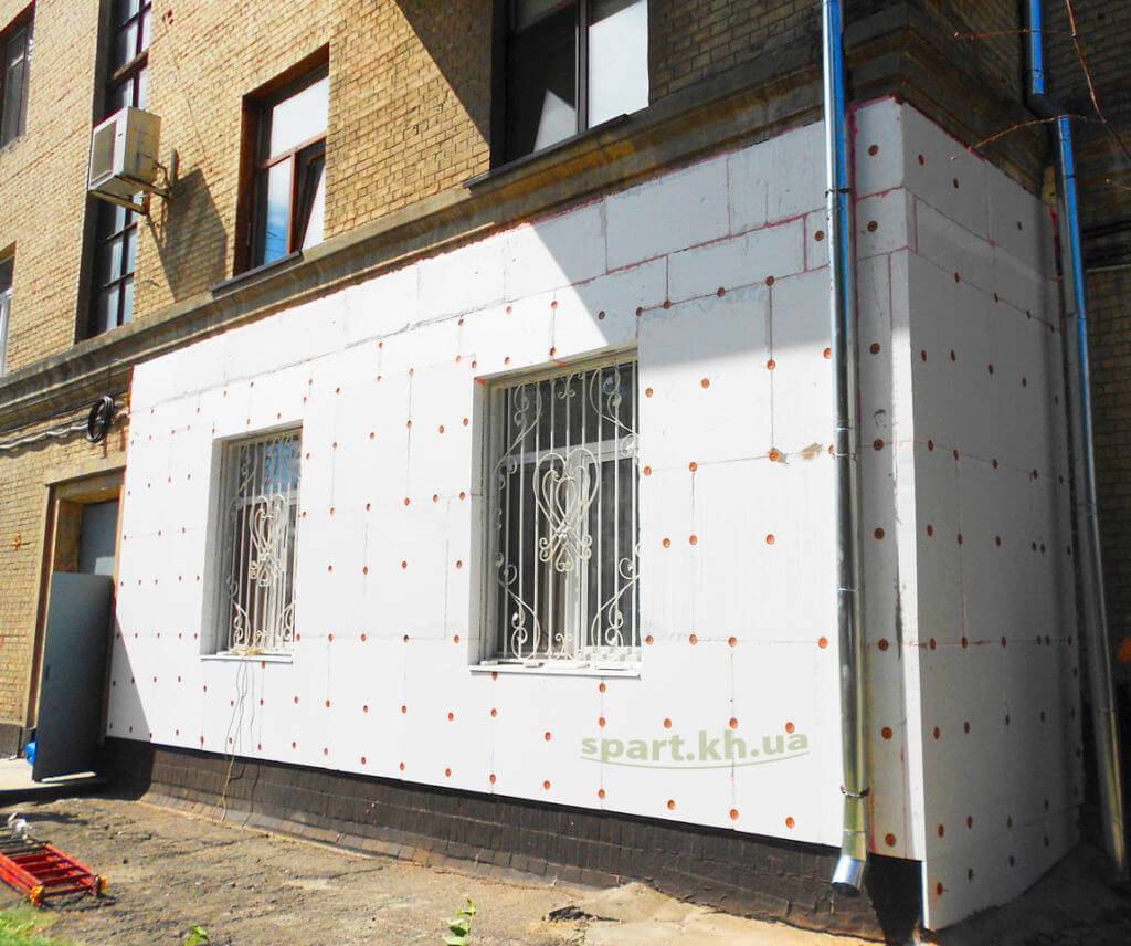 Технология утепление фасадов домов пенопластом и минватой + фото