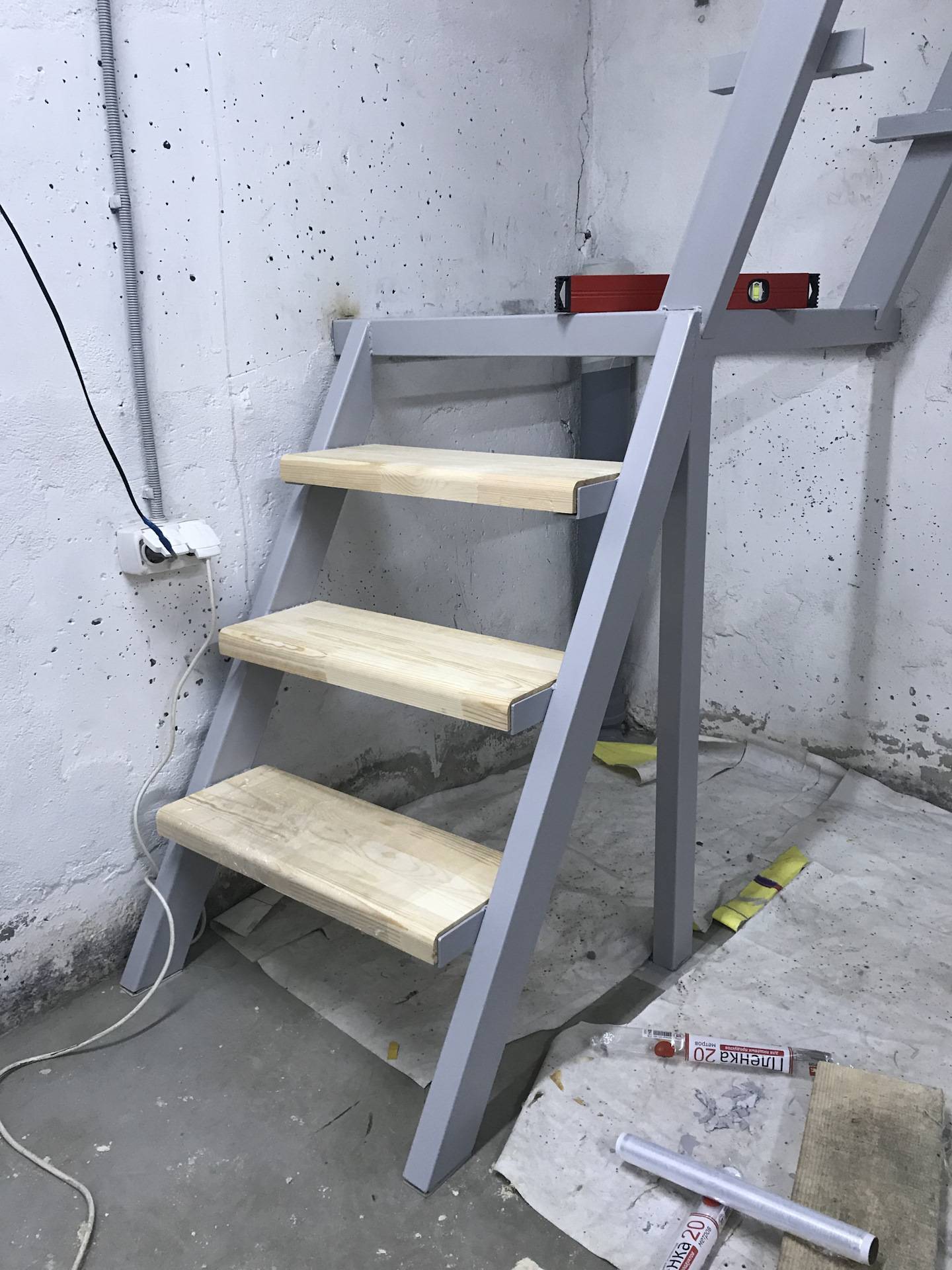 Как разметить тетиву деревянной лестницы под ступени — особенности