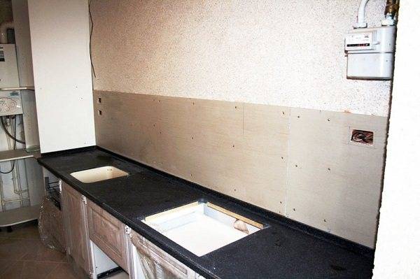 Ламинат в интерьере кухни: монтаж на стену своими руками