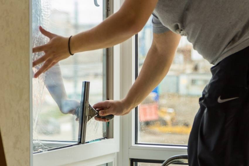 Тонировка балкона своими руками: выбор и монтаж тонировочной пленки на окна