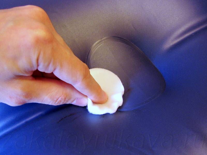 Как починить дырку в надувном матрасе