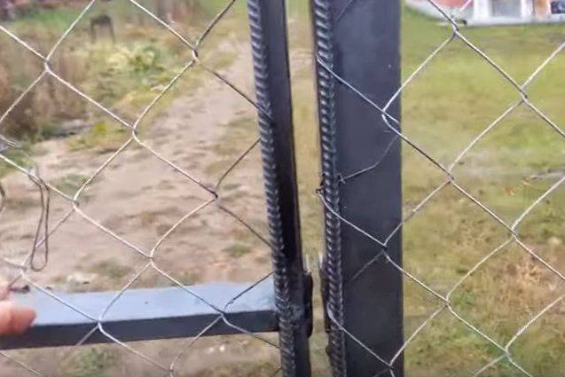 Забор из сетки рабицы своими руками (фото & видео) практичное ограждение +отзывы