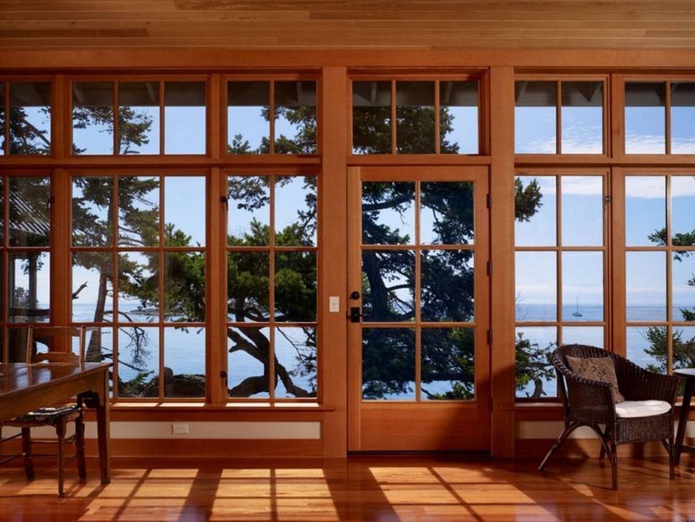 Панорамное окно с дверью в частном доме фото