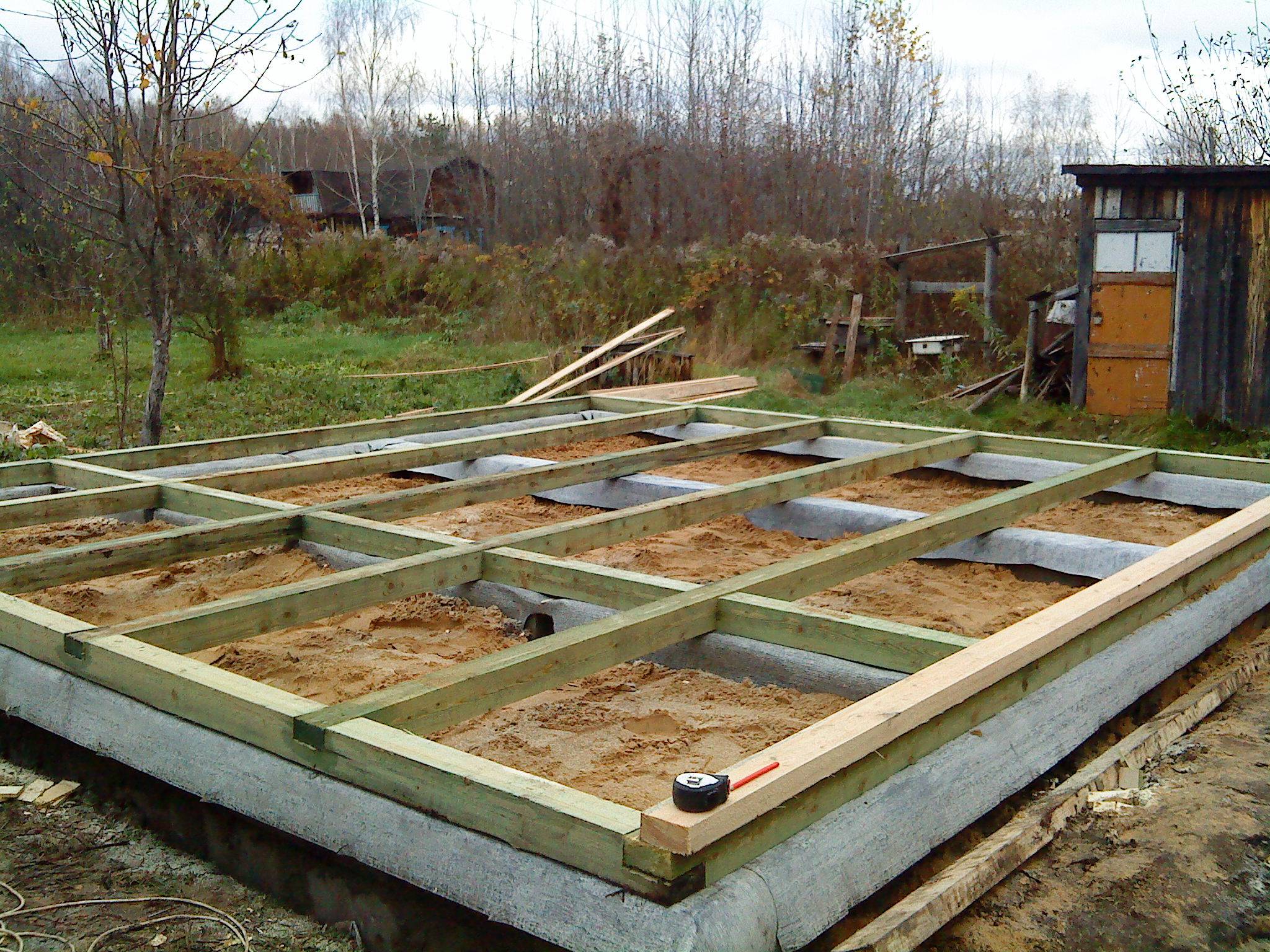 Как положить ленточный фундамент для деревянного дома из бруса + какая должна быть ширина и толщина конструкции