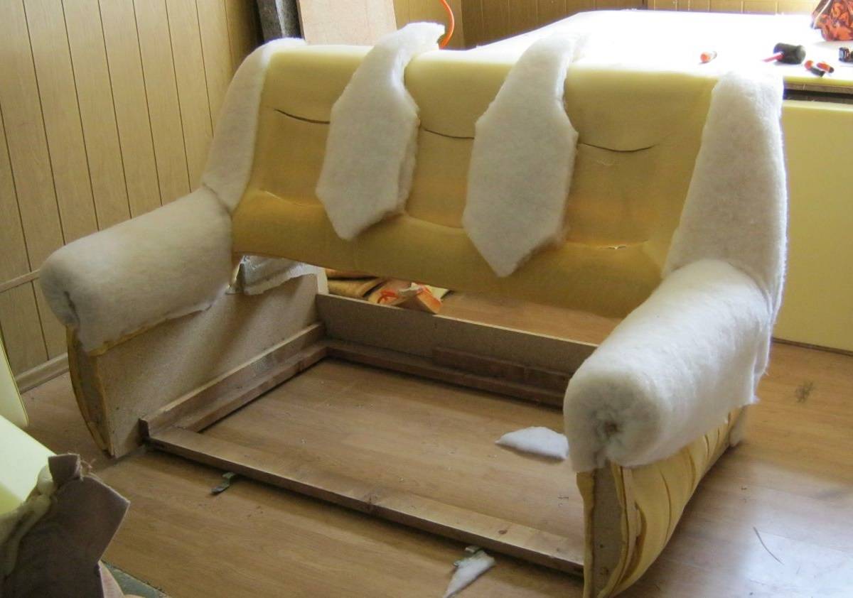Ремонт старой мягкой мебели своими руками. как самому перетянуть диван?