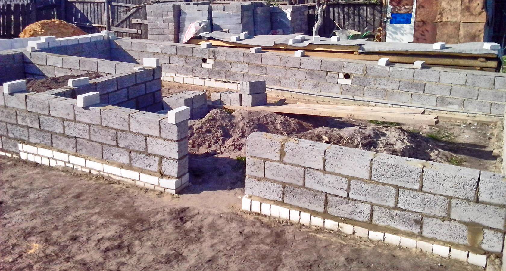 Дом из керамзитобетонных блоков: плюсы и минусы, как строить своими руками