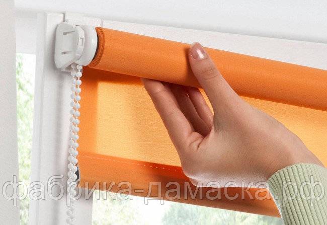 Рулонные шторы на пластиковые окна: как замерить, крепить