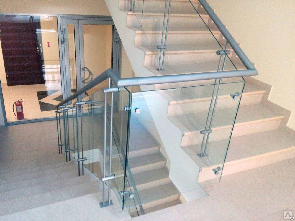 Ограждения для лестниц из стекла