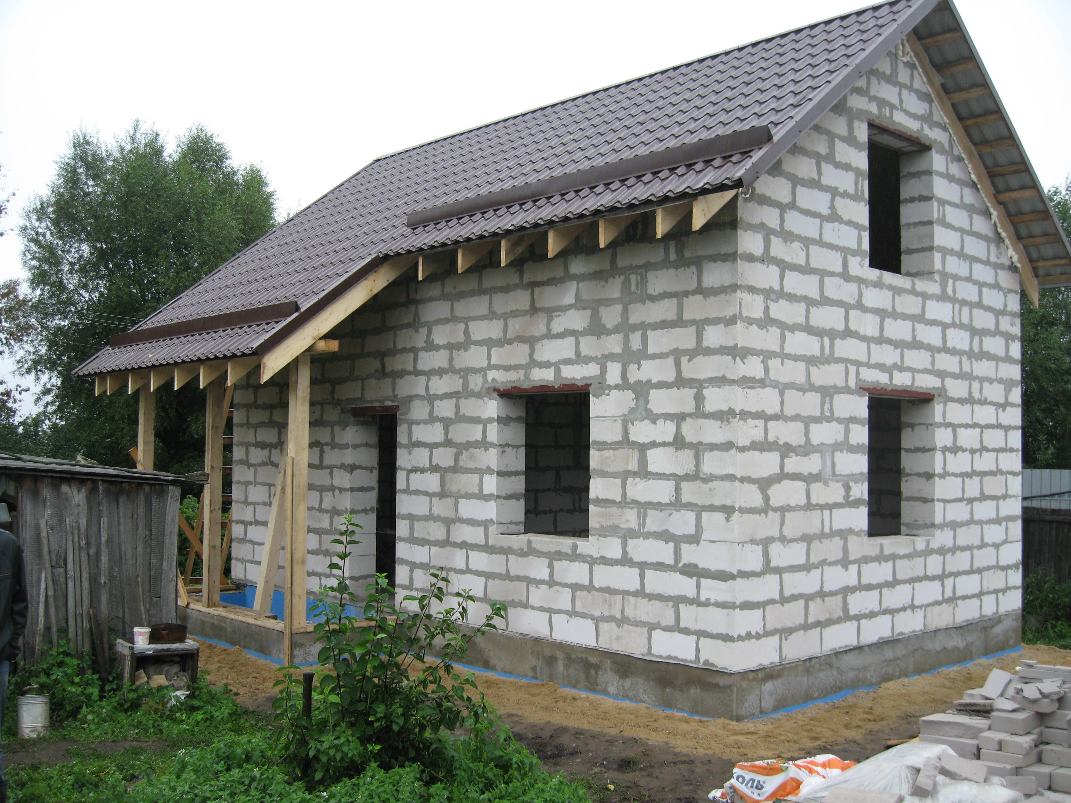 Строительство дома из пеноблоков (газоблоков): технология и нюансы по основным этапам
