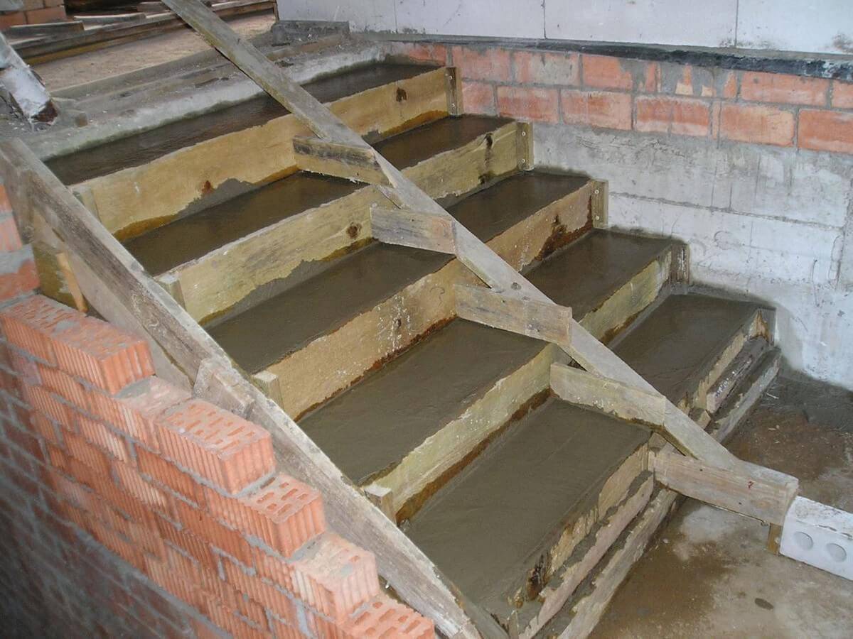 Ремонт бетонных ступеней - строим лестницу в частном доме