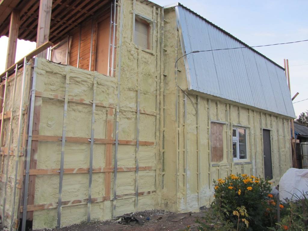 Утепление стен дома под сайдинг: требования к материалам, технология монтажа утеплителя