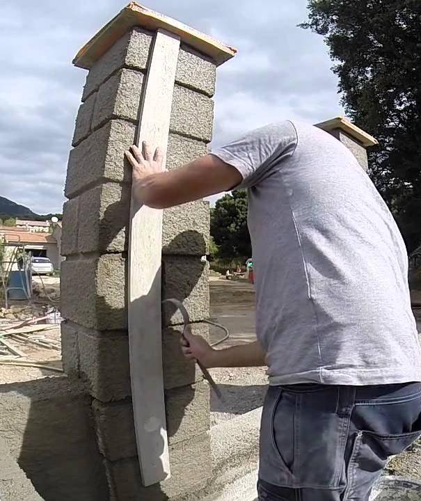 Забор из шлакоблоков: видео-инструкция как построить своими руками, фото
