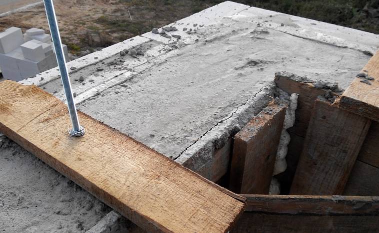 При какой прочности бетона можно снимать опалубку