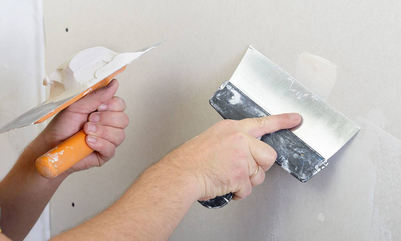 Подготовка поверхности к шпаклевке и видео правильной техники шпаклевания стен своими руками