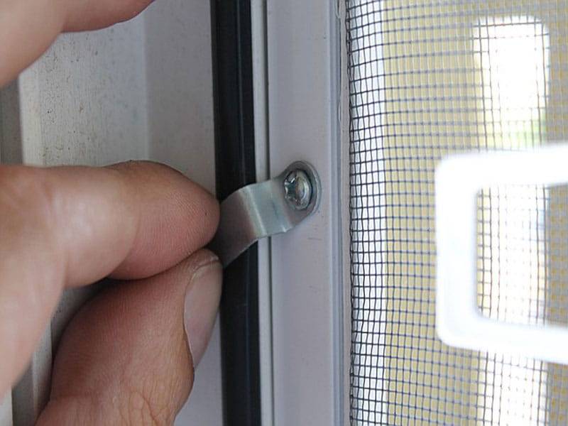 Как правильно установить москитную сетку на пластиковое окно: инструкция, советы, видео